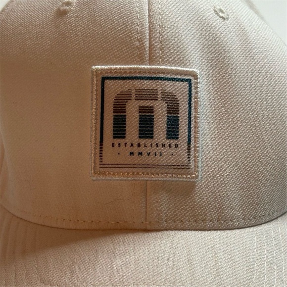 TravisMathew Unisex White Flexfit Cap L-XL Casual Embroidered Logo - Picture 3 of 13